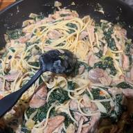 Krämig pasta med spenat och fläskfilé